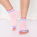 Vente en gros Instock OEM Custom Anti Slip Half 5 Toe Toeless Yoga Pilates Grip Chaussettes